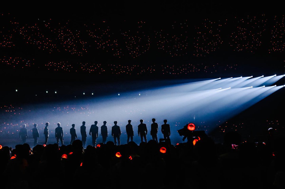 1512_Sw's tweet photo. I cry and laugh, along with you 
This night where I give all my love
How beautiful
Because you're my headliner, my headliner
You're my headliner🩵🩷🎶 

#SEVENTEEN #세븐틴 @pledis_17 https://t.co/BhgTm1KFyX