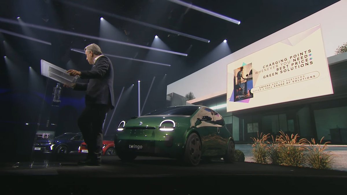 UlrichRozier's tweet photo. Renault a présenté sa voiture électrique à 20 000 euros... on s'en doutait, c'est la Twingo https://t.co/4qZu6mHOq1