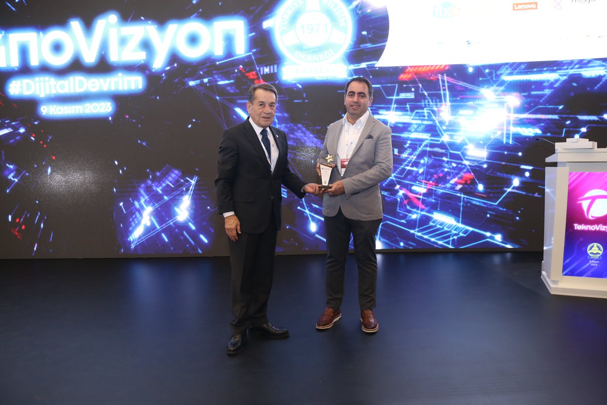 TBDKayseri's tweet photo. TeknoVizyon sahnesinin kıymetli misafirleri -3
Yılmaz Barçın, Fix Cloud Ceo https://t.co/Ran70WArC6