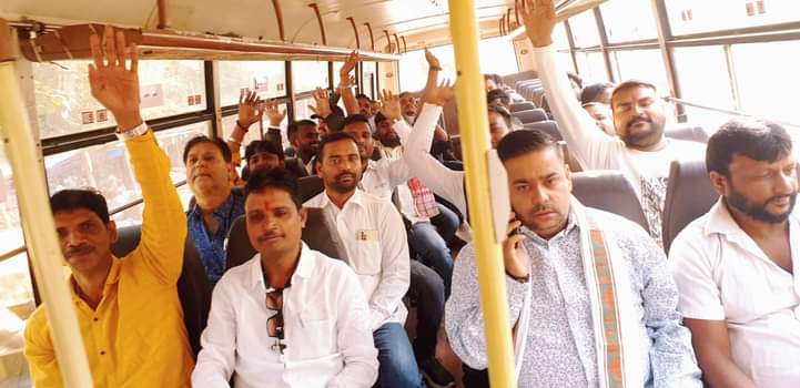 Gunjanyadavbjp's tweet photo. जनजातीय गौरव दिवस के अवसर पर खूंटी में आयोजित होने वाले यशस्वी प्रधानमंत्री श्री नरेन्द्र मोदी जी के कार्यक्रम में आज प्रातः अपने गृह मंडल सीतारामडेरा के कार्यकर्ताओं संग खूंटी के लिए रवाना हुआ ।
#JharkhandBoleModiModi
#JanjatiyaGauravDiwas https://t.co/OweWA0IDv6