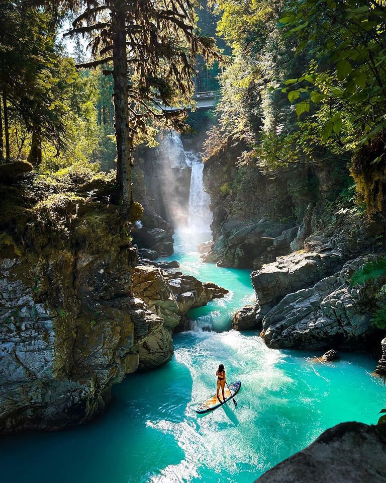 Experience the captivating beauty of Mamquam Falls in Squamish, Canada! #TravelCanada #NatureLovers #MamquamFalls🍁🌊