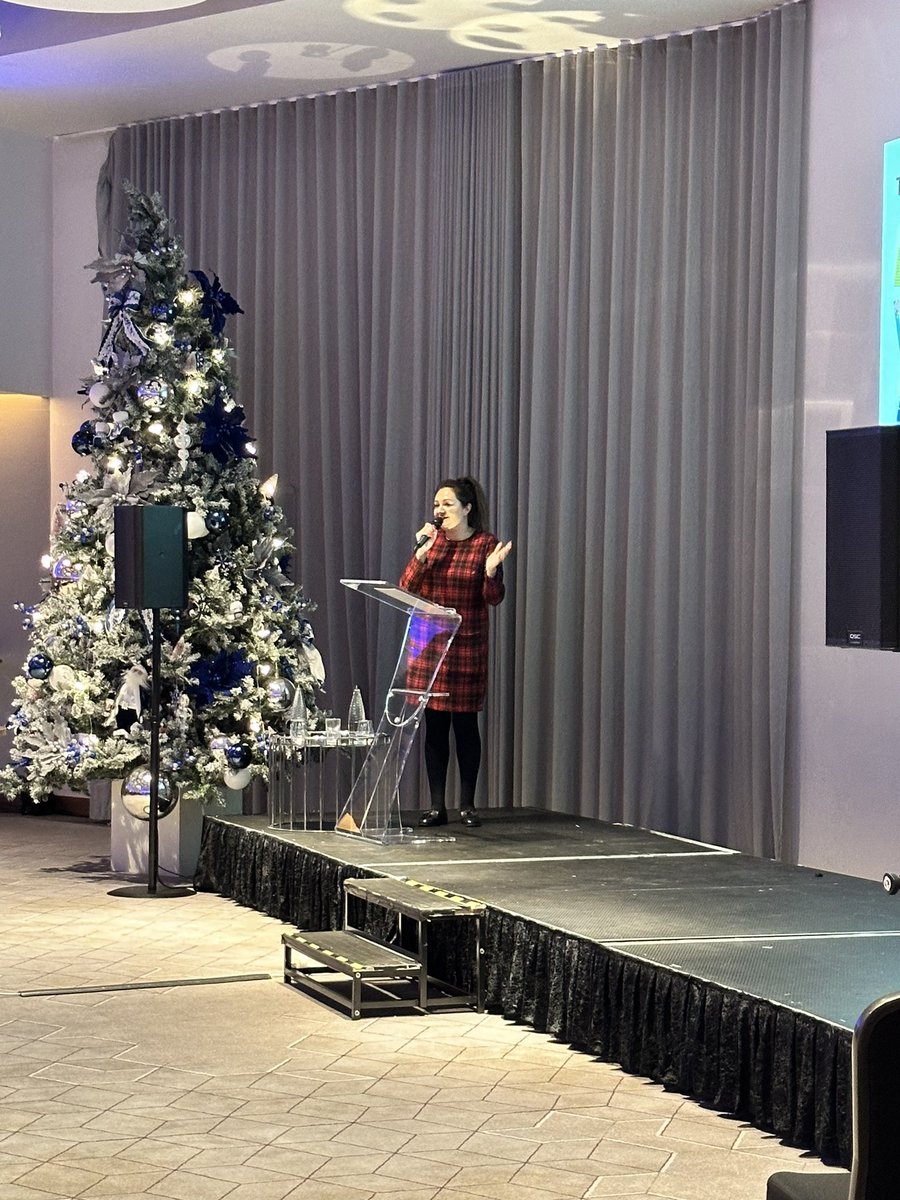 Crocket3Bethany's tweet photo. Passionate talk by @mhendersonnurse #NextGen at the #EELENENC conference. The point of promoting continuous engagement with our local communities to develop our future #NHS workforce and the workforce plan. @barbarafoggo @Jen14353147 @lenglish66 @TallyOk @emmrc @HelenLStainsby https://t.co/V7uaGo1bmg