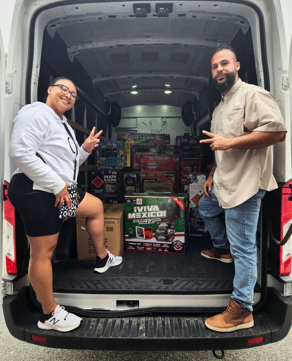 redapplefw's tweet image. Cruising from Miami to Valdosta in record time! This  #PyroSquad™ couple snagged the big guns: Chroma® Shells, Viva Mexico™, Infierno Box™, and more!⁠

Comment below and let us know what you're planning on lighting up! #redapplefireworks #fireworks