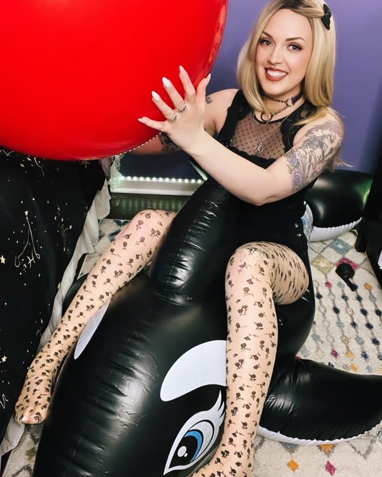 Following everyone who interacts with this post!! #inflatable #looner #whale https://t.co/4ERGOt78BO<a href="/tag/looner"class="tags"><span>#looner</span></a><a href="/tag/whale"class="tags"><span>#whale</span></a><a href="/tag/inflatable"class="tags"><span>#inflatable</span></a>