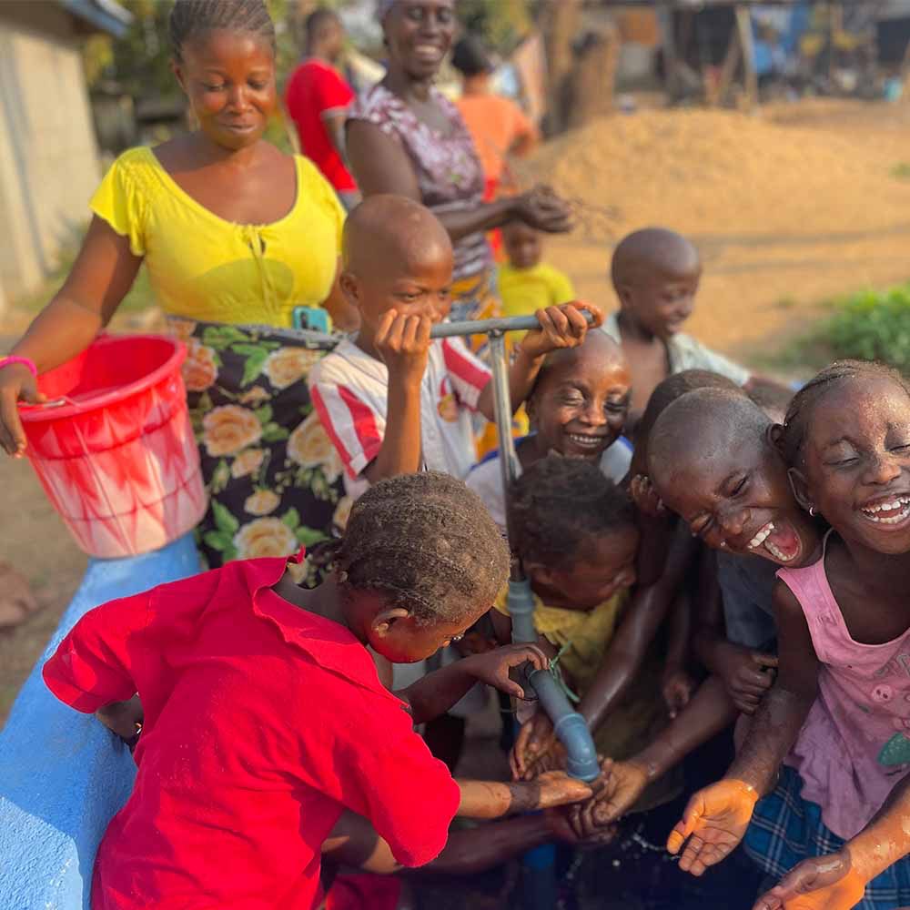 We are Proud to be part of the initiative bringing clean water to this incredible Mano Gieha community in Sierra Leone. We will continue making waves of positive change. 🌊💧
#charity #watercahrity #cleanwater #donation #communtiyimpact ##SierraLeoneStrong