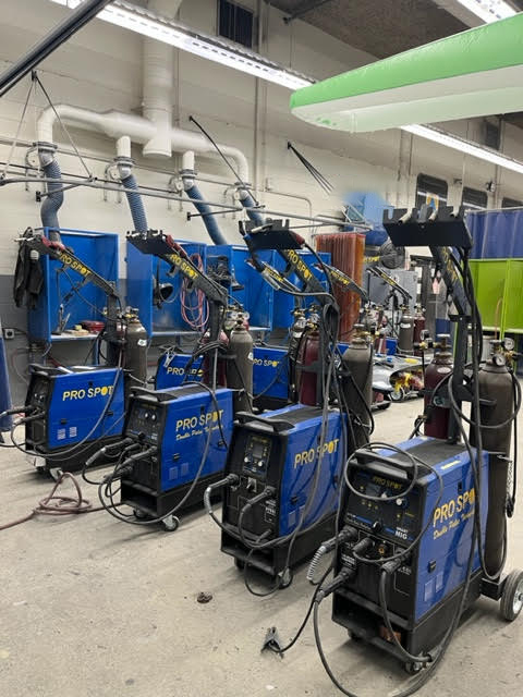 prospotwelding's tweet photo. Nice MIG welders line-up at Vancouver Community College Auto Body Department during Aluminum Welding Training.
@myvcc
#training #autobody #collisionrepair #aluminum #aluminumrepair #migwelding #migwelder #prospot #prospotwelding https://t.co/ltN1ZLgRKX
