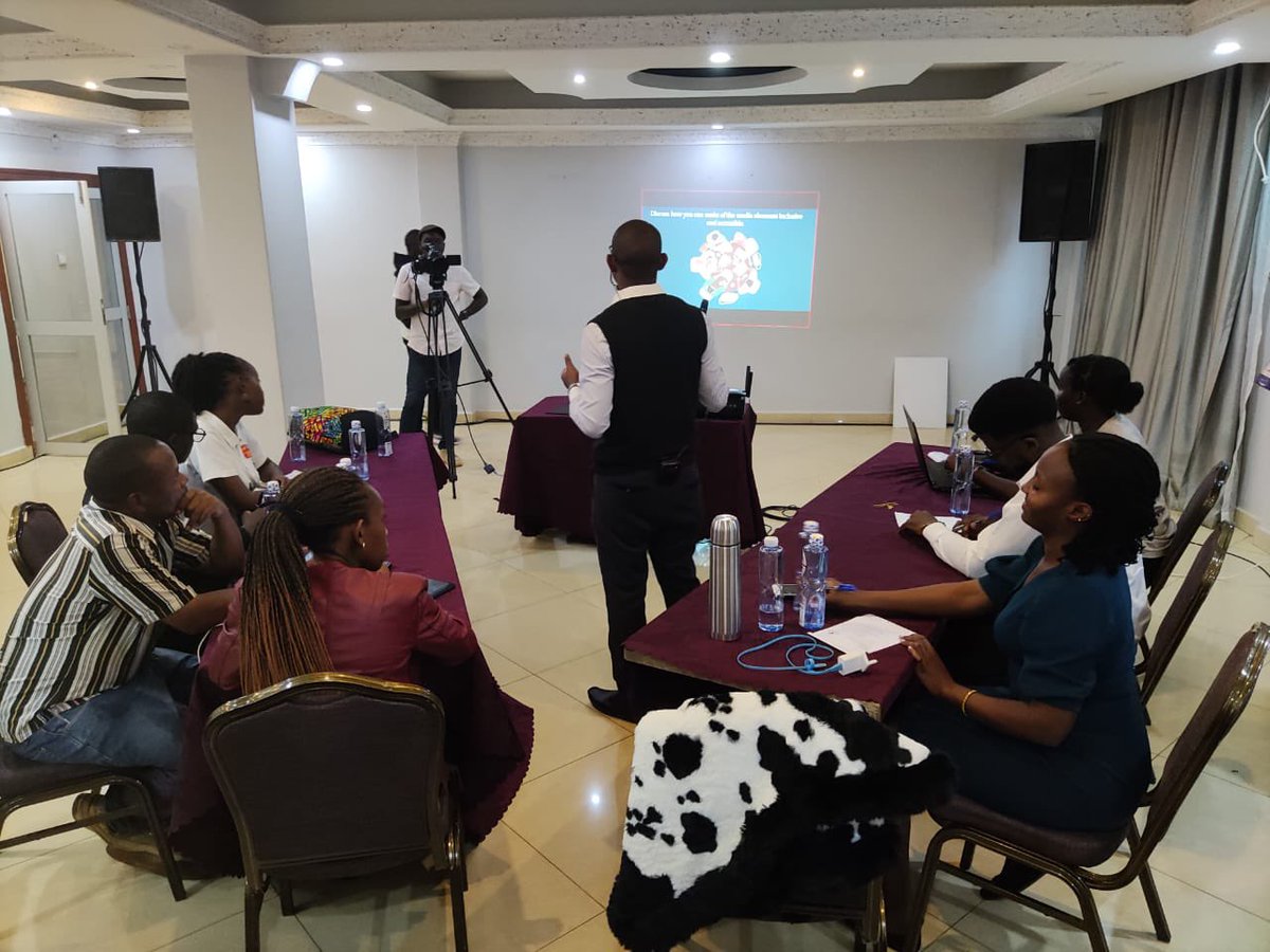 ivandosa_'s tweet photo. @tumwineedward permeates to @UNATanzania @SDGsKenyaForum @UNAUGANDA fellows on how best we can make the different elements of social media accessible to #PWDs in line with disability inclusion and human rights on the various social media platforms
 #InclusionofPWDs https://t.co/LrvTsvHq9d
