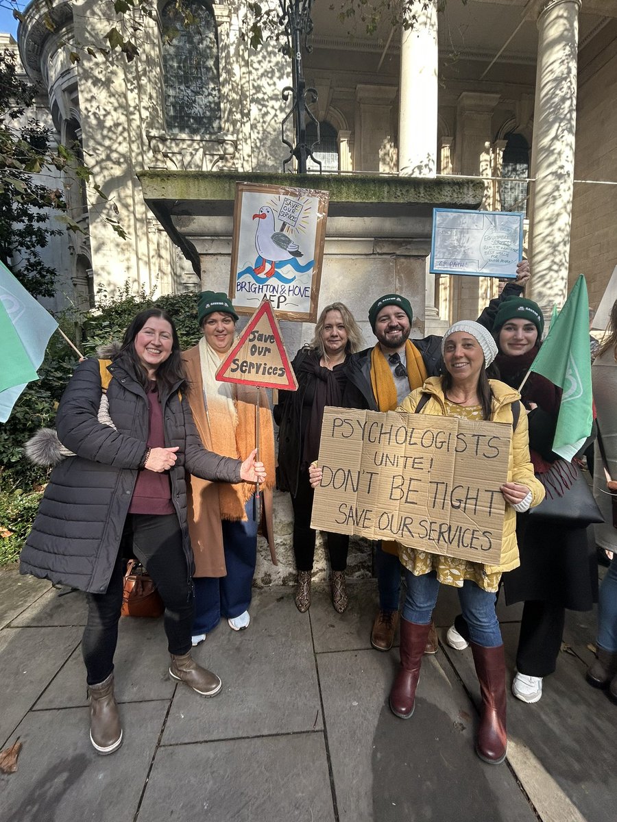 GFTU1's tweet image. 👏Incredible @AEPsychologists #SaveOurServices demonstration today in London. 

✍️Support the campaign and sign the petition here: bit.ly/sos_petition

#GFTU