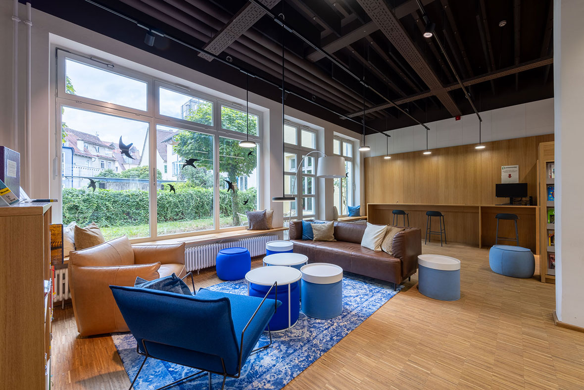 Amor a la lectura: luz a medida para la biblioteca pública de Tubingen, Alemania. Este proyecto nos permitió aprovechar nuestra experiencia en iluminación interior y exterior, mostrando soluciones de las carteras de TRILUX y TRILUX Retail. Leer más: trilux.com/es/blog/amor-a…