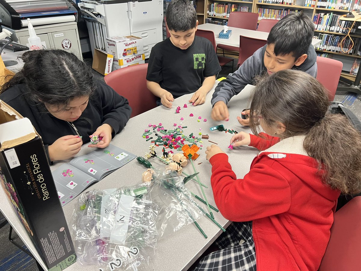 MsSelikoff's tweet photo. Great time kicking off our Advanced Lego Club yesterday, can’t wait for our next one! @LEGO_Education @LEGO_Group Students were excited to start working on new sets  like the Home Alone one! @RockboroTJMS @RockawayBoroBOE #legos #legobuilders #masterbuilders #legocreations https://t.co/erPL77SnJJ