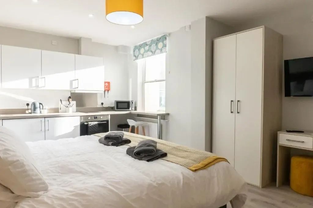 staylets1's tweet photo. Our apartments have a fully equipped kitchen, enabling guests to prepare and cook their meals conveniently.
Giving you the option to eat in or treat yourselves to a meal out π§‘
πhttps://t.co/PPTVRxTmeL
π +44 (0)330 107 5622
π§ bookings@staylets.co.uk
#StayLets #KitchenArea https://t.co/4oBv03WcJS