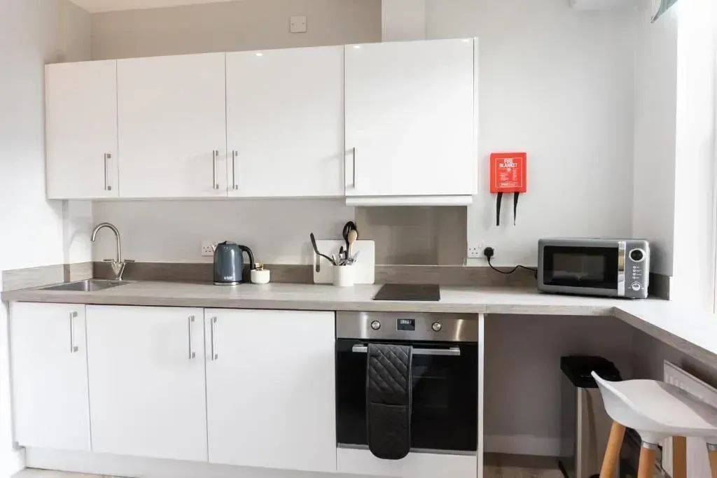 staylets1's tweet photo. Our apartments have a fully equipped kitchen, enabling guests to prepare and cook their meals conveniently.
Giving you the option to eat in or treat yourselves to a meal out π§‘
πhttps://t.co/PPTVRxTmeL
π +44 (0)330 107 5622
π§ bookings@staylets.co.uk
#StayLets #KitchenArea https://t.co/4oBv03WcJS