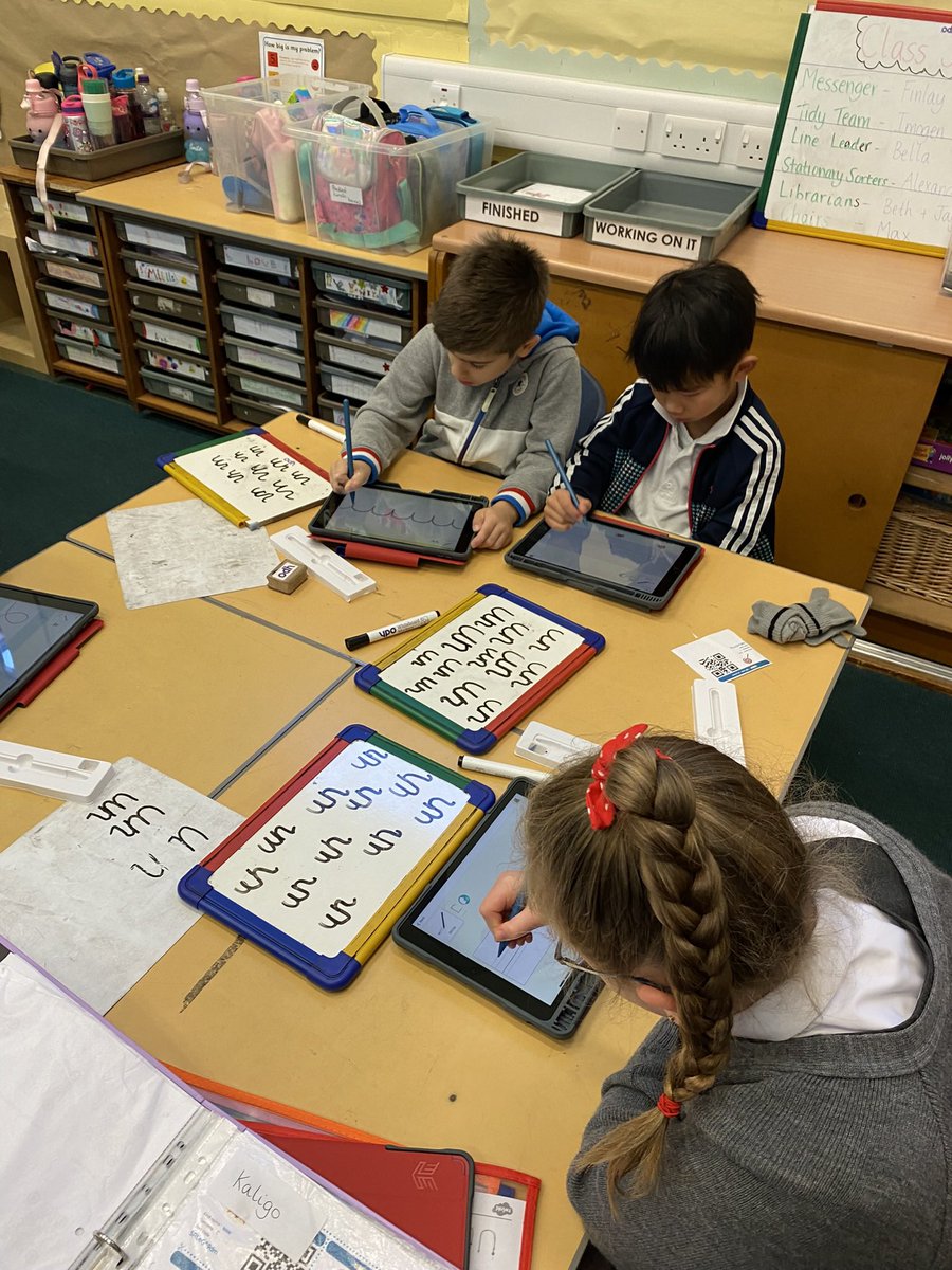 Loving practising our joins with <a href="/KaligoApps_EN/">Kaligo 🇬🇧</a> using our <a href="/SkrivaStylus/">Skriva</a> in class. Excited to see the difference it’s making to our handwriting. ✏️✏️✏️