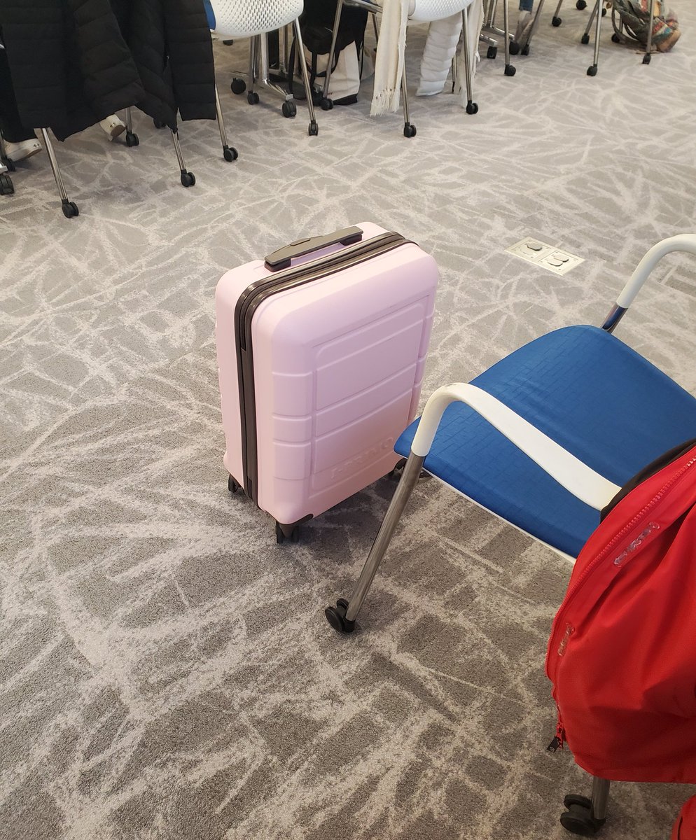 AmyIAnSu1's tweet photo. Proctoring with my suitcase. #psynom23 in SF. I'm ready. πβοΈ
#falsememory
#survivalprocessing
#conference
@Psychonomic_Soc
#apec https://t.co/GsyV5wWYjZ