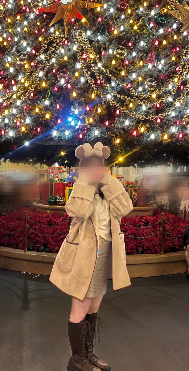 Sae47676330's tweet photo. クリスマスツリー見てきた🎄
やっぱキラキラしてて最高🫶🏻 https://t.co/I9CrKeVEwm