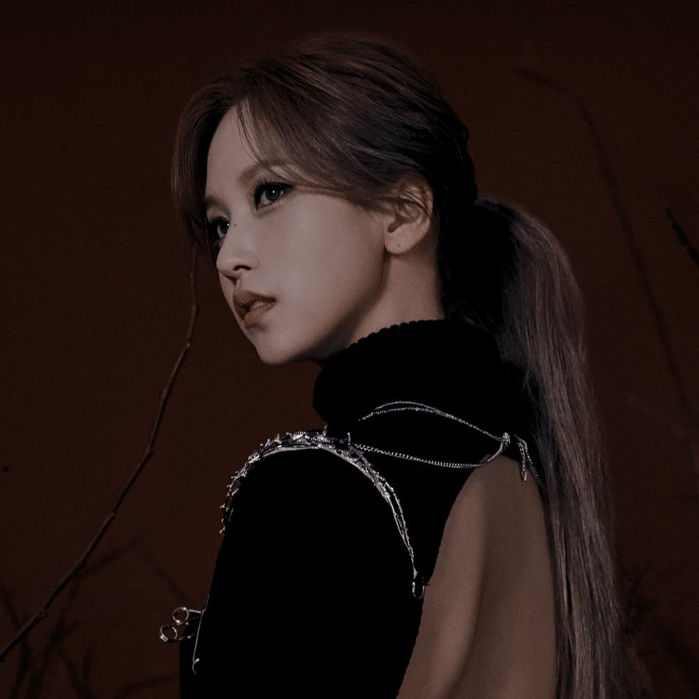 JeongieWongiee's tweet photo. The Lady Living in House 324

A Jeongmi English Social Media Au #Jeongmi 

Jeongyeon swears with everything holy that the woman living in house 324 is definitely NOT human. Her friends may not believe her but she's determined to prove it... no matter what it takes. https://t.co/hKbFsuwv4y