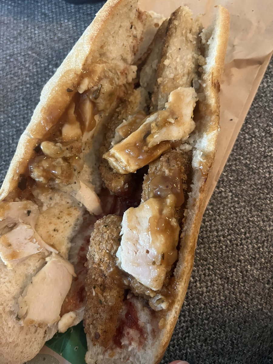 hannah_jpxo's tweet photo. Real meat in my Vegan baguette 🤮 thank god I smelt it before eating. Do better @GreggsOfficial https://t.co/4bMyqsvyPz