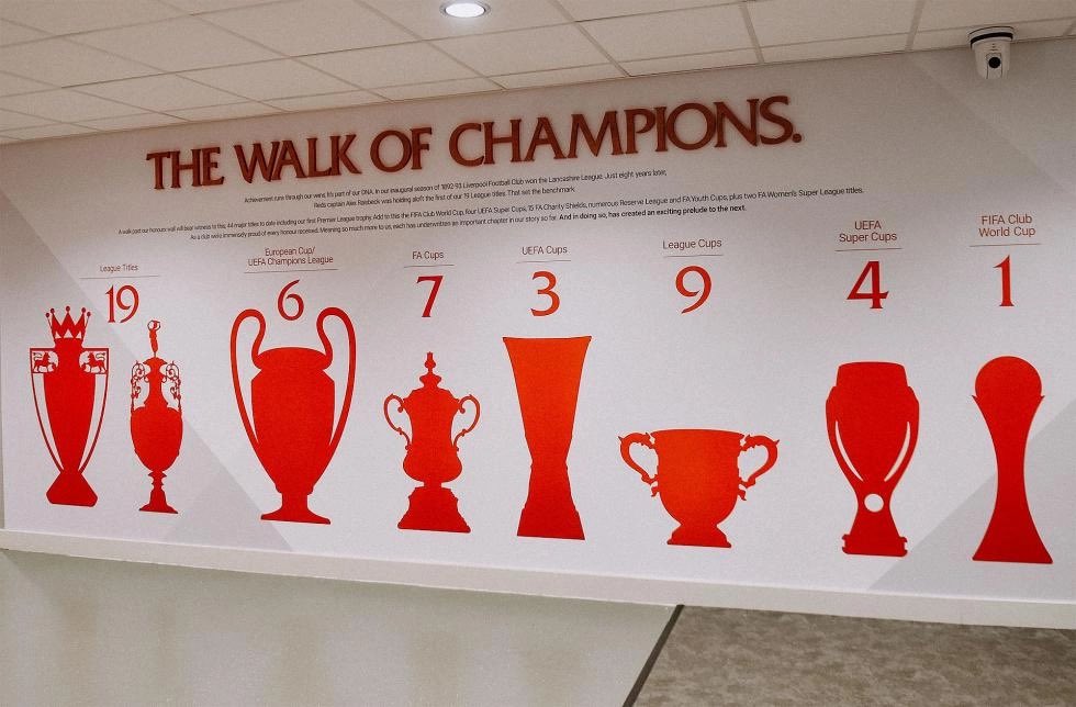 kaymushy's tweet photo. @lfcsalahh How can bro miss even these signs 🪧 all the days he passes through  SMH!!! https://t.co/uqHcaMmpRS
