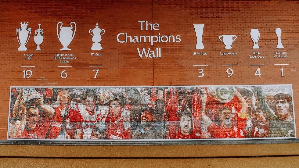 kaymushy's tweet photo. @lfcsalahh How can bro miss even these signs 🪧 all the days he passes through  SMH!!! https://t.co/uqHcaMmpRS