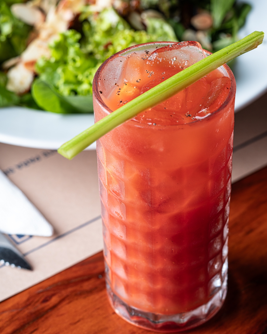 cafeboteco's tweet photo. Nosso Bartender Raul preparou novos drinks para o novo cardápio do Café Boteco. Entre coquetéis autorais e clássicos, destacamos essa versão do Bloody Mary, ótimo para abrir os trabalhos nesse feriadão! https://t.co/sW4UoVUdd4