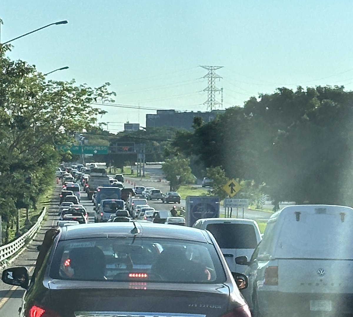 LaChiniRupe's tweet image. Merida ¿En qué momento llegamos a esto? 😱😭 (no hubo accidente ni nada , solo es tráfico)