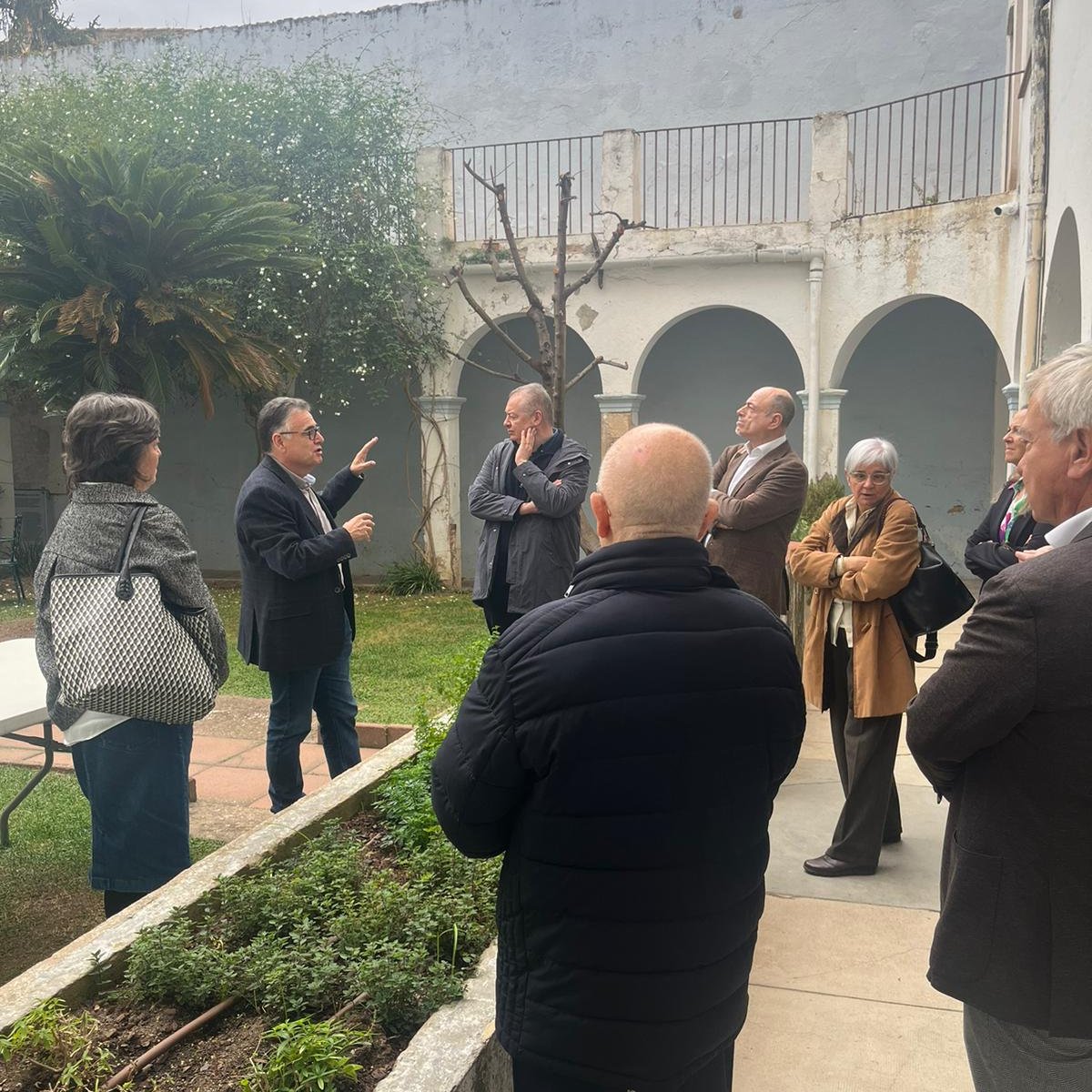 Avui hem rebut el @CCMC_MetgesCat al Museu d'Història, on han pogut conèixer com es difonen les col·leccions entorn a la figura del metge rural i el projecte de l'Antic hospital.

Moltes gràcies per la vostra visita! 👏

#Museusisalut #Artsinhealth