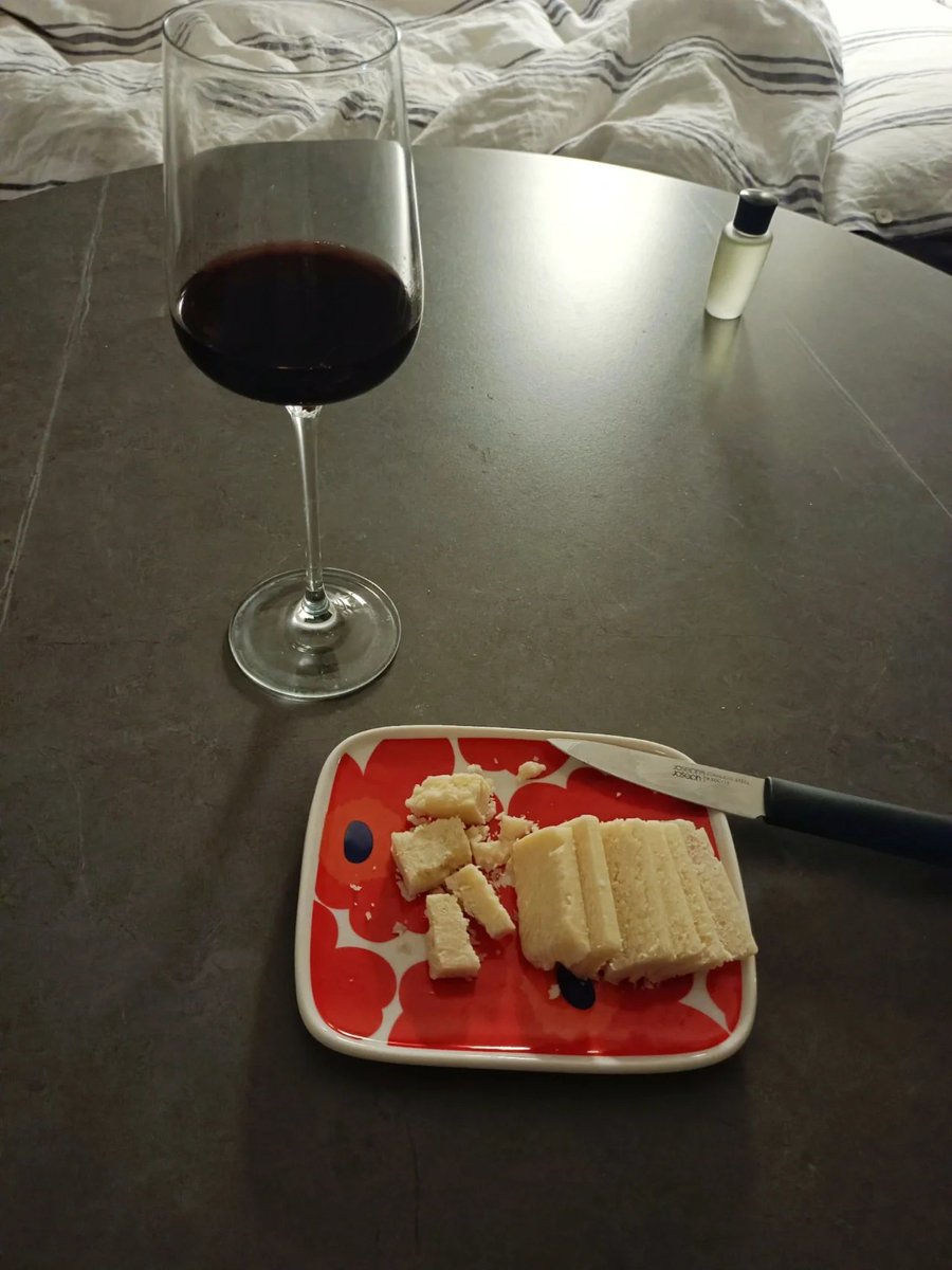 Midori613's tweet image. rest time🥂