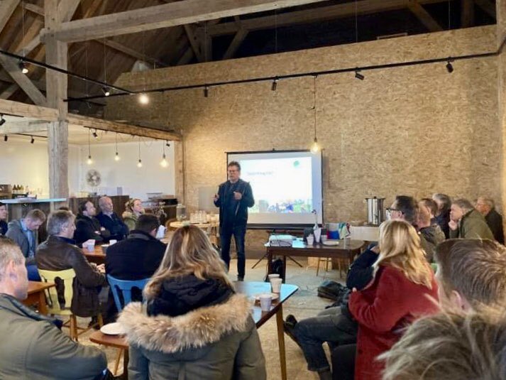 linekekeizer's tweet photo. Volle bak op @Loverendale tijdens bijeenkomst over #agroforestry in Zeeland. Mooi om te zien dat er zoveel belangstelling is. Hup, @provzeeland!
@ZMfZeeland https://t.co/ujT0svLryD