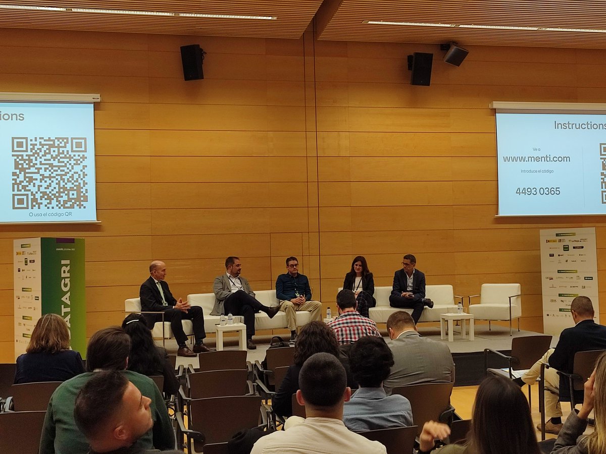 ForoDatAgri's tweet image. 📳 Continuamos en #DATAGRI2023 con la sesión sobre espacios de #datos compartidos.

🗣 Modera @JLMolinaz (@HispatecAGRO)

👥 Intervienen: Pablo Coca (@GaiaXSpain), Carlos Alonso (@_minecogob), @rogargon (@UdL_info) y @LauraUrbieta (@AERTIC).