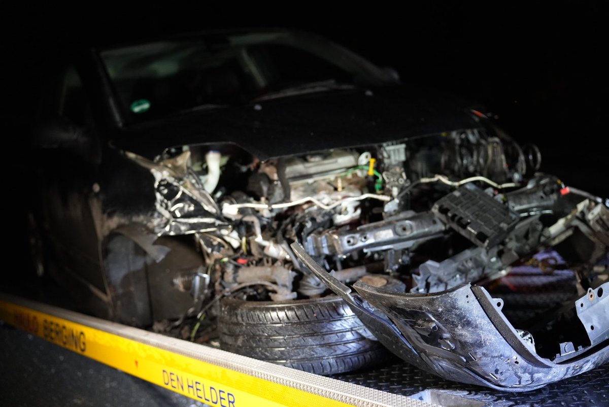 GLOCALmedia112's tweet image. WIERINGERWERF - Dinsdavond om kwart voor acht zijn twee auto's frontaal met elkaar in botsing gekomen op de Frieseweg thv Oom Keesweg in de bocht naar het viaduct over de A7... 

#glocalmedia #prio1 #hollandskroon