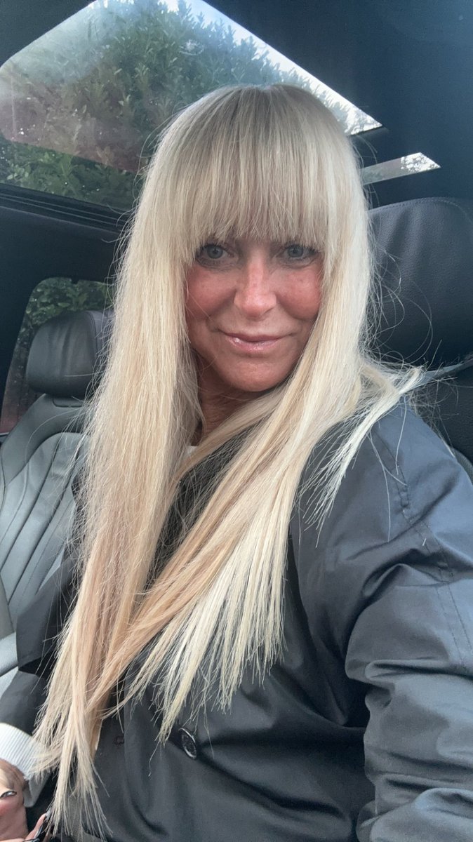 Happy New hair day to me😌nothing better than a freshen up 💇‍♀️🙌🏻afternoon you lovely lot ❤️🥰😘#nofiltersever