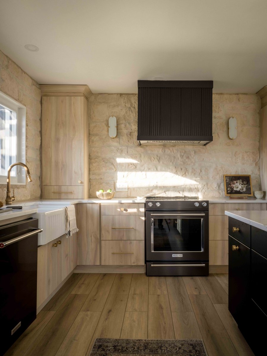 This scandi-rustic reno, completed over the span of four years, resulted in a stunning home for the family of five who took this project on. Read the full story, and see more beautiful photos, in our latest issue on kingstonlife.ca.
[Photo by Tim Forbes]
#ygk