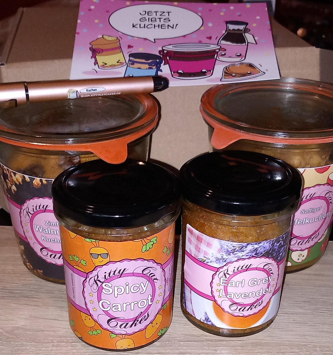 Ich habe im Stream von <a href="/Abenteuerpakete/">Abenteuerpakete</a> ein Kuchenpaket von der lieben <a href="/Kittycatcakes_/">KittyCatCakes</a> gewonnen und heut kam es an!! Ich freue mich sehr, vielen Dank! <3
