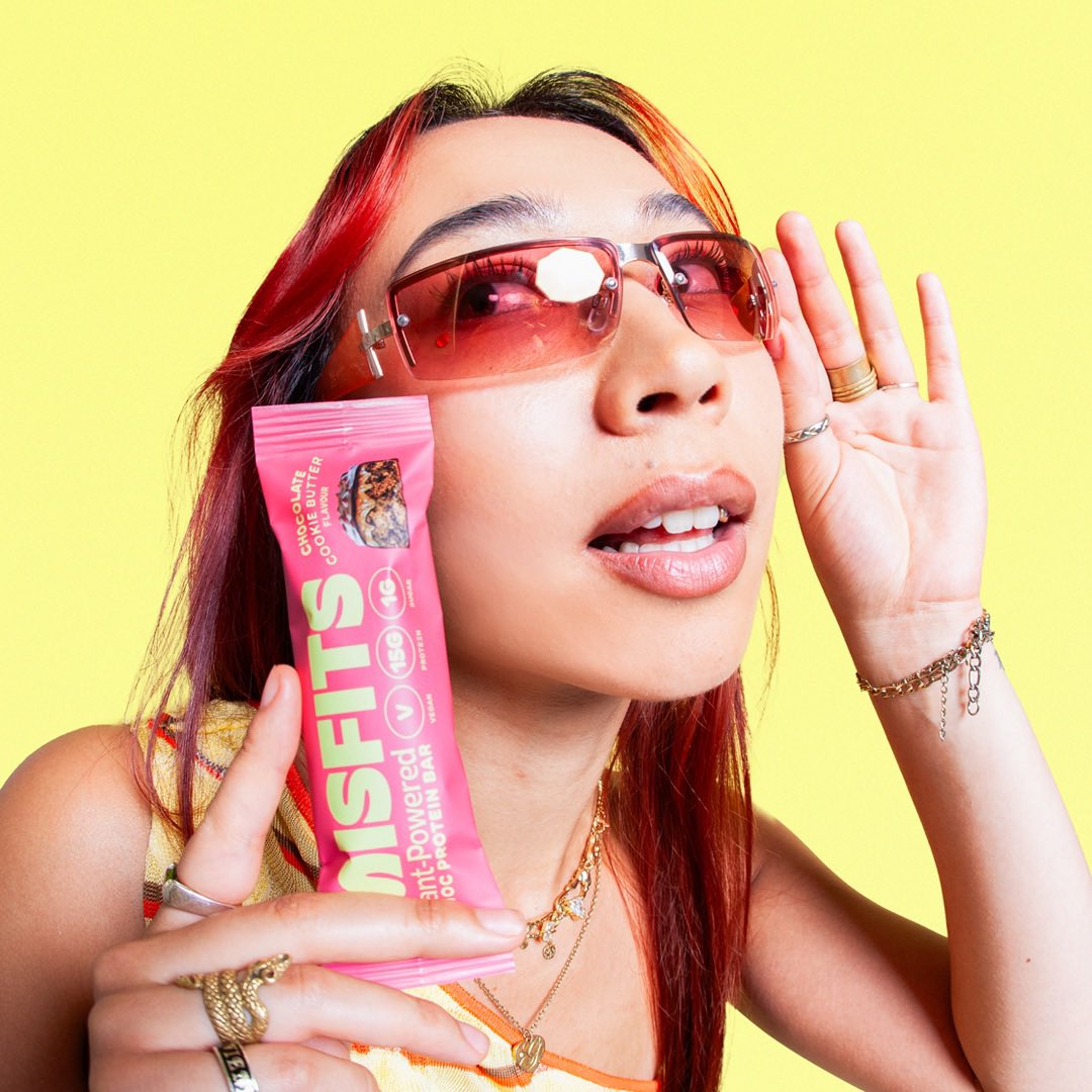 Say hello to Misfits, our latest obsession in next-gen snacking! Indulge in their revolutionary protein bars: plant-powered, protein-packed, low in sugar, all vegan, and proudly carbon neutral. 🍫💜