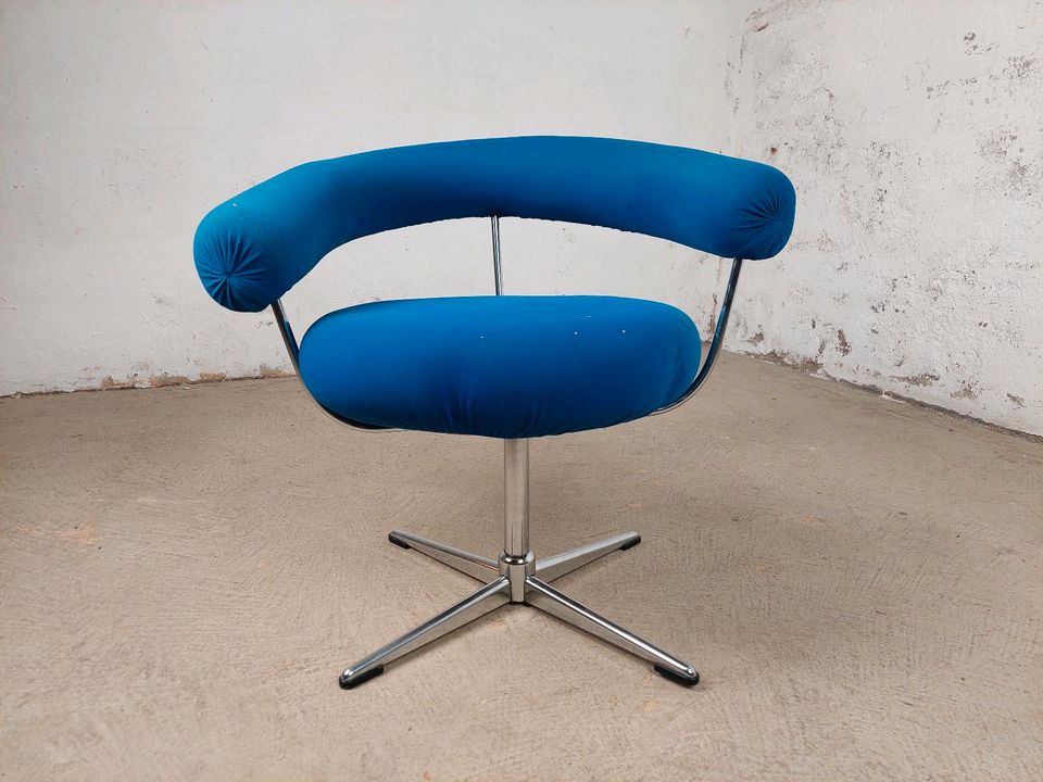 furnforall's tweet photo. 🚨🚨🚨 | EUROPEAN DISPATCH 🇪🇺🇩🇪: Set phasers to stun! This chrome-framed chair is available in Berlin for 150€. 

Pick-up in Mitte: https://t.co/030genm0Hx https://t.co/DW6tzr1t4e