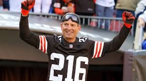 MrCleveland_216's tweet photo. Itโs timeโฆ
#DawgPound
#BringBackBernie
#BernieBernie https://t.co/Zvk6nKy9ZJ