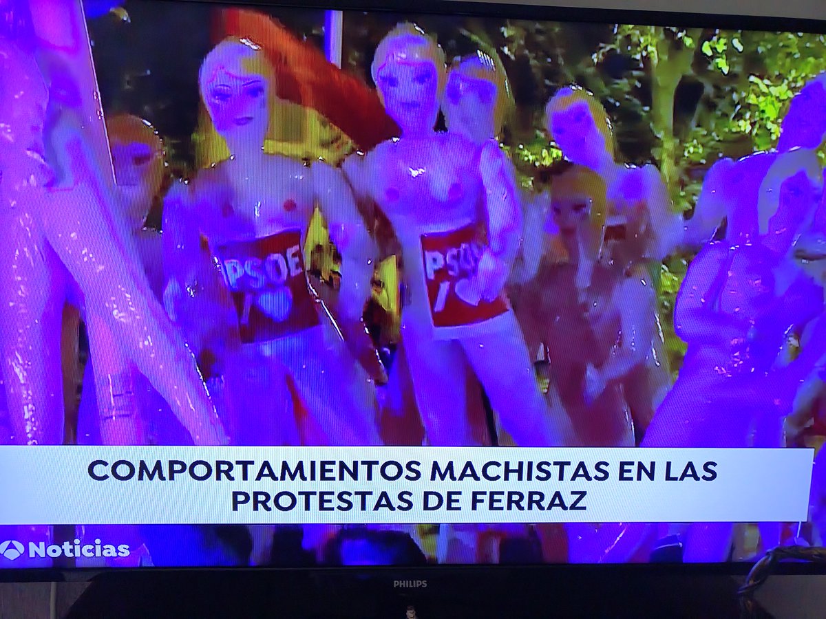 Vittivega8's tweet photo. El nivel de la prensa y periodismo en España es de locos. De modo que EL GOBIERNO ES QUIEN VA DE P*UTAS, y te lo venden como que los culpables somos nosotros por quejarnos de algo que ellos hacen. Sois unos sinvergüenzas https://t.co/SrDxly2Gtu