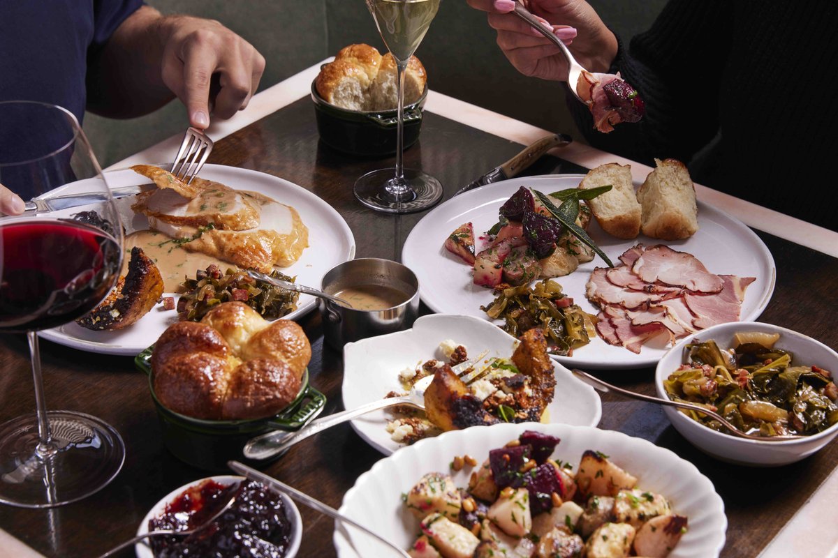 No side left behind! Enjoy our extensive Thanksgiving prix fixe menu, including smoked chestnut velour, roasted kabocha squash, josper roasted carrots, turkey, ham and more! Check out the full menu here and book your reservations before they’re all gone: tr.ee/3NM5QI0bRO