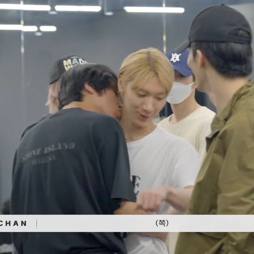 : เพื่อนมารอแล้วหนิ

: ไม่เอา

: อยากไปก็ไป

: ไม่ไปครับ จะอยู่กับบะบี๋แล้ว🥺