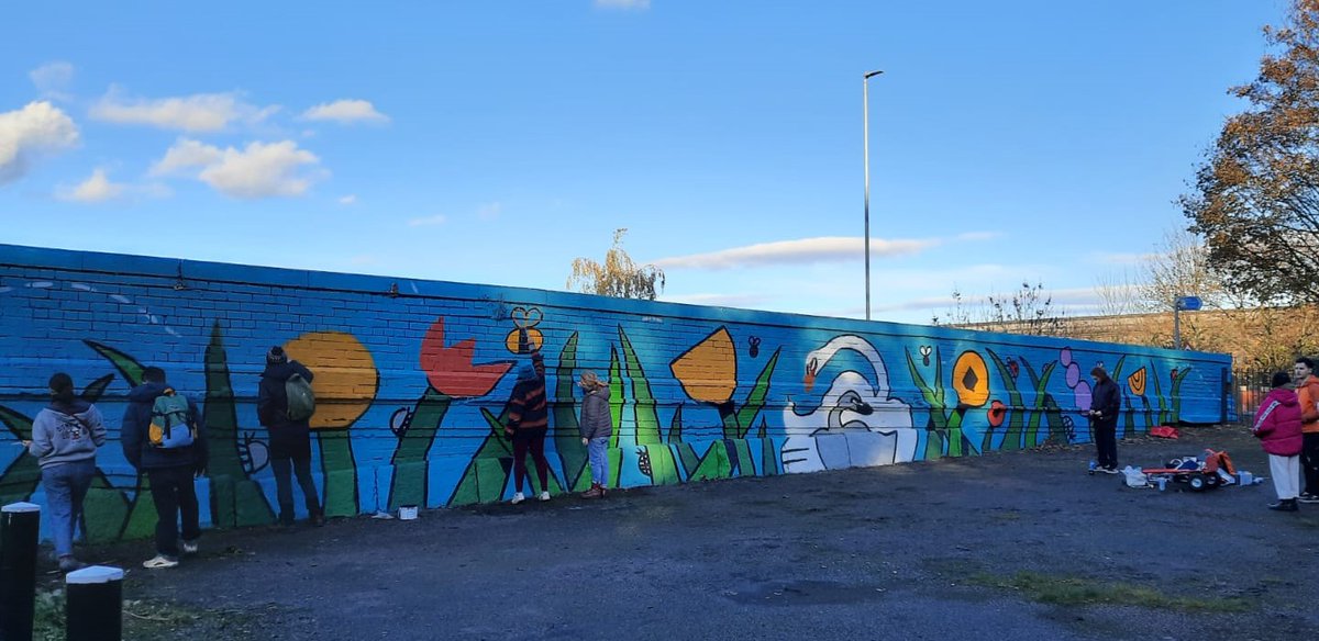 CRTYorkshireNE's tweet photo. 📢 Thanks @webelonghereuk, the amazing people of Armley &amp; local artists who helped @JaydonRowbottom restore his art mural on Leeds &amp; Liverpool Canal, after it was defaced with graffiti - you're all amazing!🙏 
#CommunityStrong 
#actofkindness  #WorldKindnessDay 💙 
@ItsOLY https://t.co/ZHGT6pzPTX