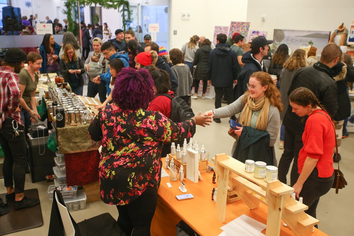 If you're a creative who is planning to sell at an #AllstonBrighton or #CambMA art market this holiday season, attend 2 or more FREE Ed Portal workshops &amp; get your table fee covered! ❄️

Learn more &amp; RSVP for remaining eligible workshops: hrvd.me/vendor-support