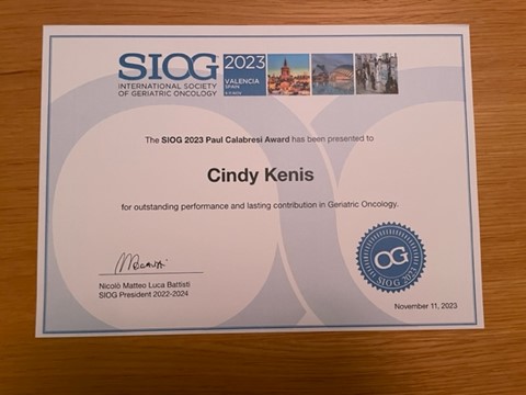 #SIOG2023: Paul Calabresi Award winner: a real honor and a great acknowledgement for my contributions to the field of geriatric oncology as Clinical Nurse Specialist!!! So happy and grateful!!! @HansWildiers @Decoster_Lore @siognah @UZLeuven @accentvv @SIOGorg @KoenMilisen