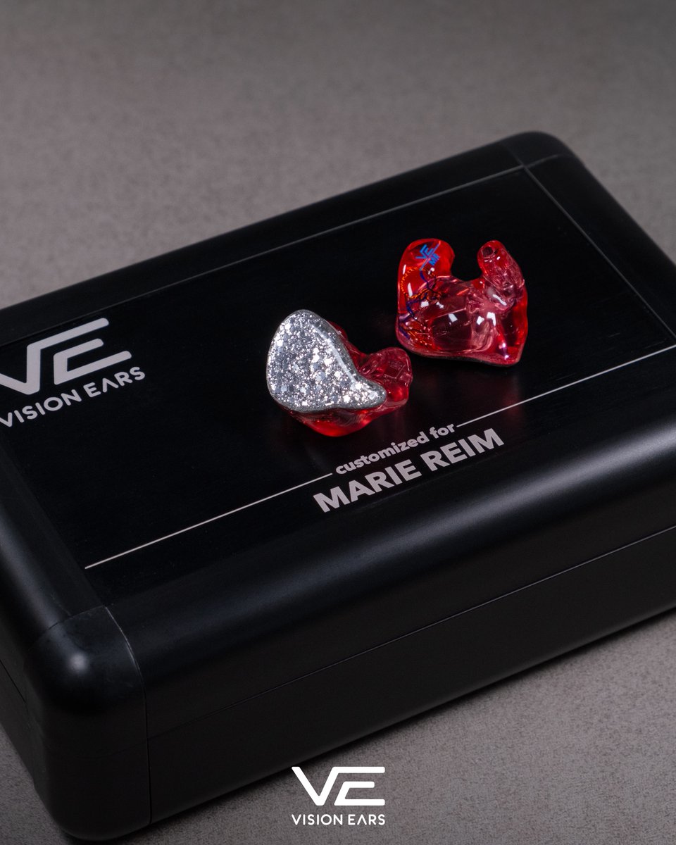 VisionEars_de's tweet image. Some sparkle for Marie Reim!✨

VE7 with sparkle silver faceplate on red light shell.

#ve #visionears #inearmonitoring #custominear #handcraftedincologne