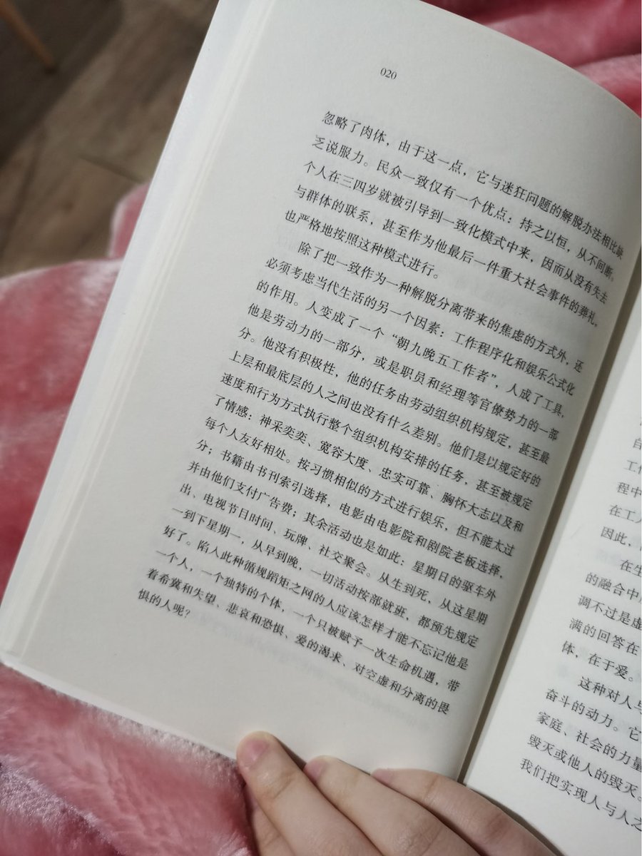 没有忘记，也无法挣脱😢