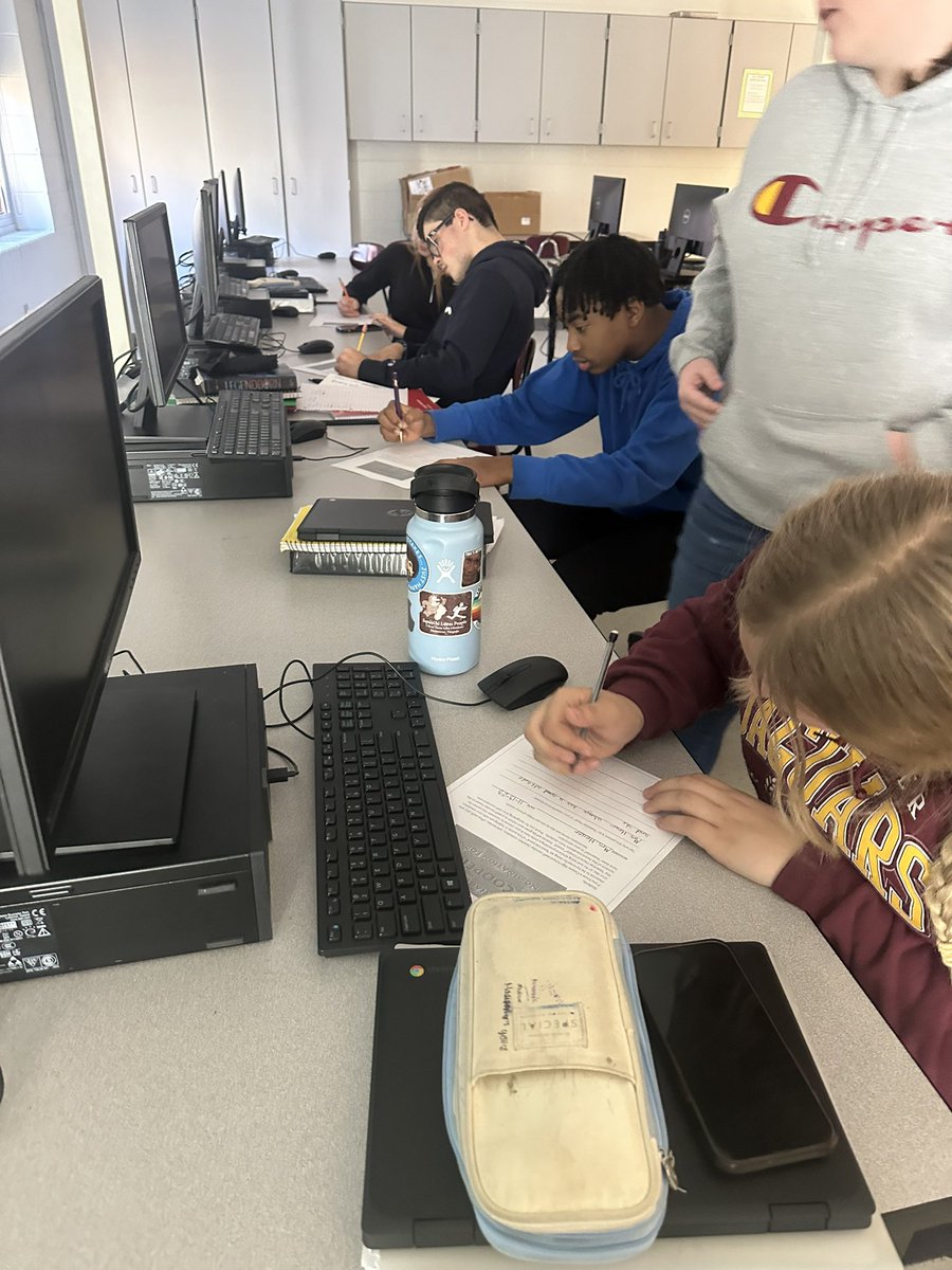 Feeling grateful today in Mr. Sullivan’s JAM…
<a href="/Mrs_Dant/">Mrs. Hayley Dant</a> <a href="/CooperGoPo/">Mr. Vockell</a> <a href="/LeahVaughn1101/">Leah Vaughn</a> @AAlexander2025 <a href="/julia_cento/">Julia Cento</a> <a href="/coachsully11/">Tim Sullivan</a> 
#FMPGratitude