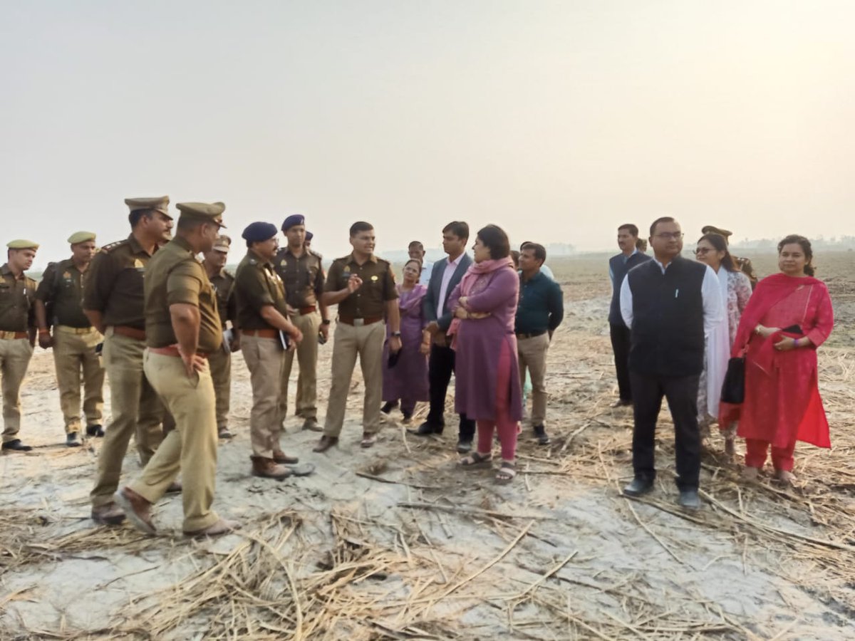 आगामी गढ़मुक्तेश्वर गंगा स्नान मेले को देखते हुए आज पुलिस अधिकारियों तथा सम्बंधित अधिकारियो के साथ निरीक्षण कर तैयारियो के संबंध में आवश्यक दिशानिर्देश दिये गये ।
<a href="/CMOfficeUP/">CM Office, GoUP</a> <a href="/ChiefSecyUP/">S.P. Goyal, Chief Secretary, GoUP</a> <a href="/CommissionerMe3/">Commissioner Meerut</a>