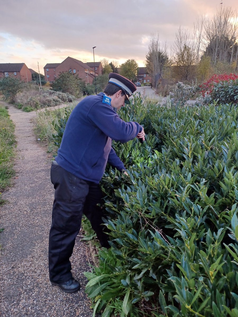 MPSHanworth's tweet photo. We are at Butt's Farm. Any issues, let us know.
#WeaponSweep 
#NeighbourhoodPolice https://t.co/p6CRefYmhn