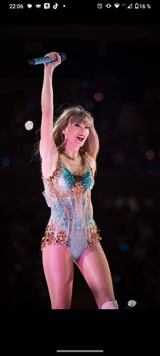lesiwmagali's tweet photo. It's been a long time coming, but... Vi a Taylor en Argentina 🤍🇦🇷 11•11 🤍 https://t.co/UFnZs1x52a