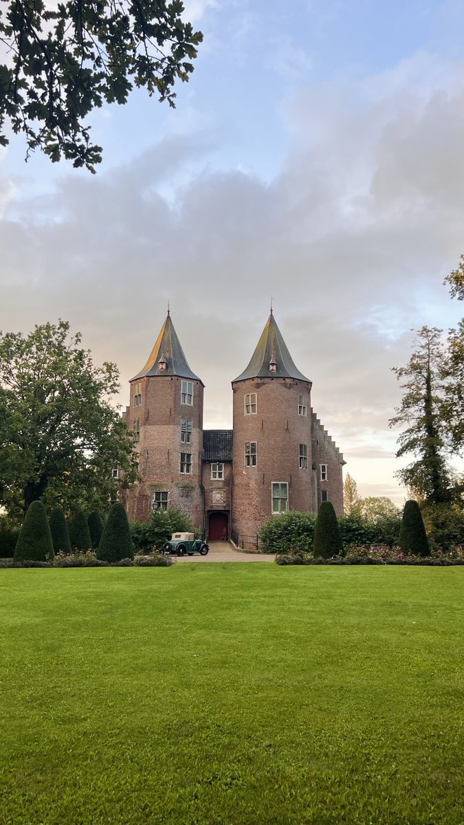 Kom genieten van een avond vol kunst en poëzie in Kasteel Dussen! 🏰

📅 Datum: 16 november 2023
🕖 Tijd: 20:00u.
📍 Locatie: Kasteel Dussen

Reserveer nu je plek 📖
bit.ly/3SGfqvu 

#Biesboschlinie #KasteelDussen #KunstEnPoëzie #Cultuur