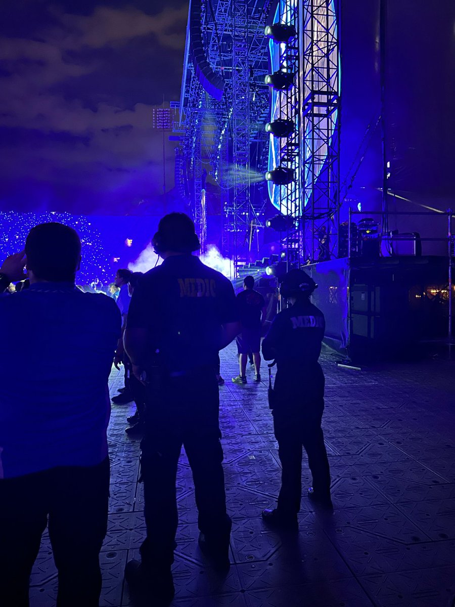 ProActionEMS's tweet image. 🎉Our amazing EMTs save lives and they cover fun events in town, including concerts! 🎶 You could be a part of the action.
📞(915) 532-2771 for program &amp;amp; scholarship info. or campus tour: zurl.co/v0t2?
#ProActionEMS #ConcertCoverage #EMTschool #EMTlife #EMTstudent